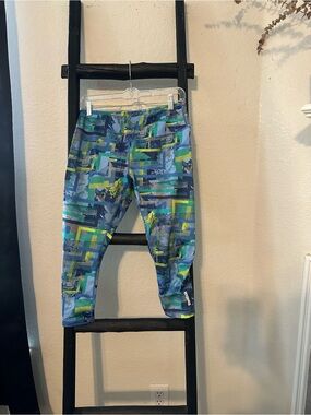 Reebok Girls' Blue & Green Geometric Capri Leggings